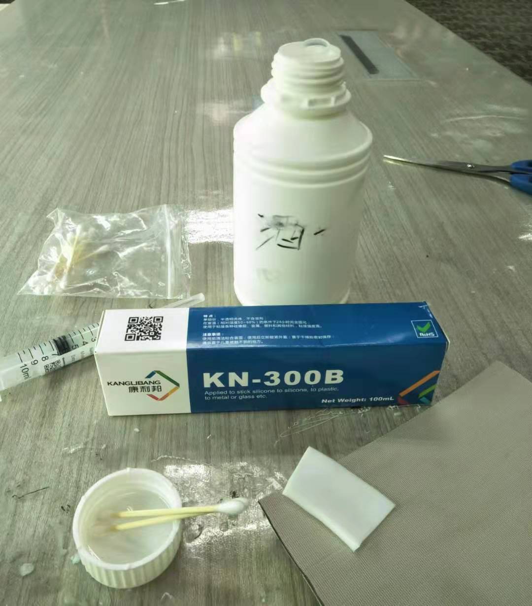 KN-300硅胶胶水粘接腈纶布操作
